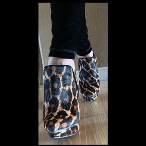Jessica Simpson leopard printed. ankle boots.